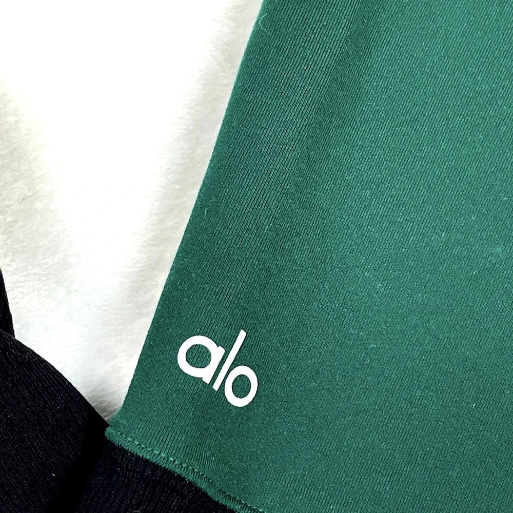 ALO Yoga us pattern